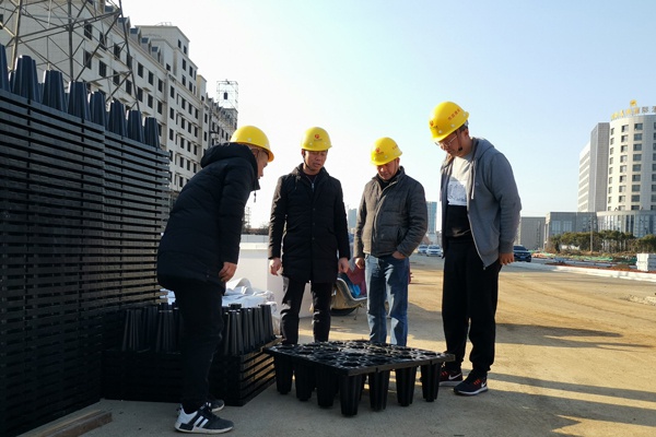 南昌市政建設黨委副書記總經(jīng)理王海龍到洛陽東路綜合改造工程指導工作600400P6.jpg