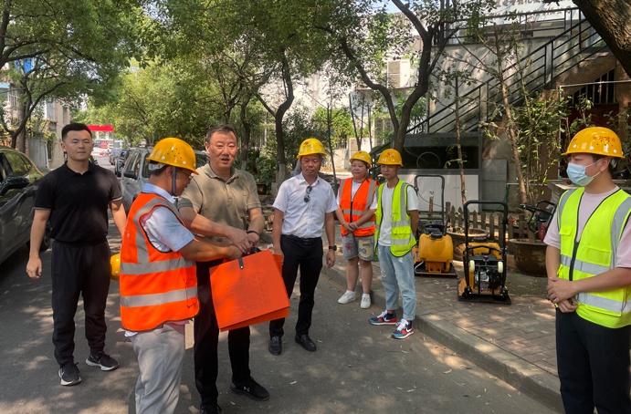 南昌市政建設(shè)集團中秋節(jié)走訪慰問項目一線職工6911.jpg
