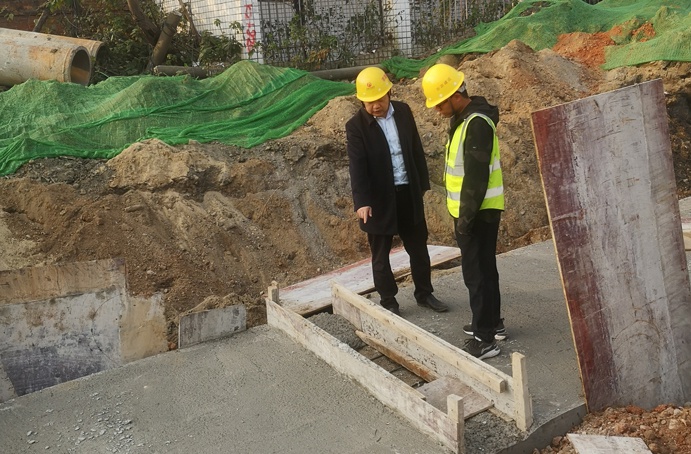 南昌市政建設(shè)集團呂文前往洛陽東路綜合改造工程項目檢查指導691.jpg