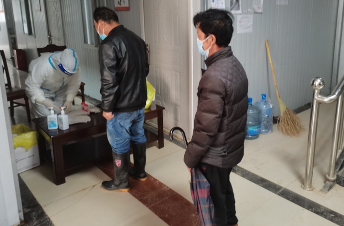 各項(xiàng)目部開展全員核酸檢測6914.jpg