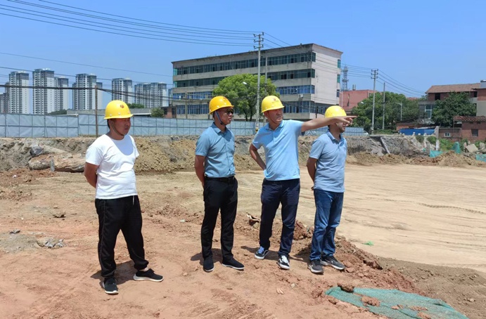 黎德義到廣州路東延工程、昌東三路道路建設(shè)工程開(kāi)展安全質(zhì)量檢查