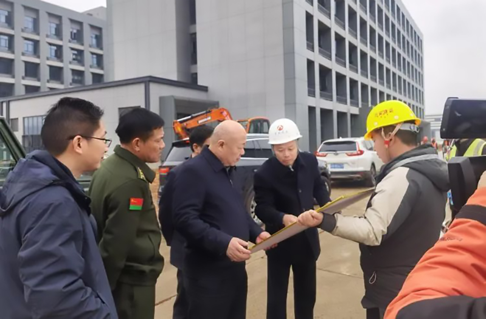 新建區(qū)人大常委會(huì)黨組書記、主任錢和平來到市政綠色建材科技產(chǎn)業(yè)園項(xiàng)目調(diào)研