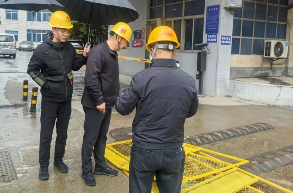 徐旭調(diào)研南昌縣小藍(lán)大道、青云譜污水接駁工程｜施工進(jìn)度與安全文明管理